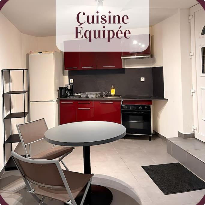 Appartement 2 Pieces Rdc En Duplex Vue Cour Parking Gratuit A 20Metres Roanne Extérieur photo